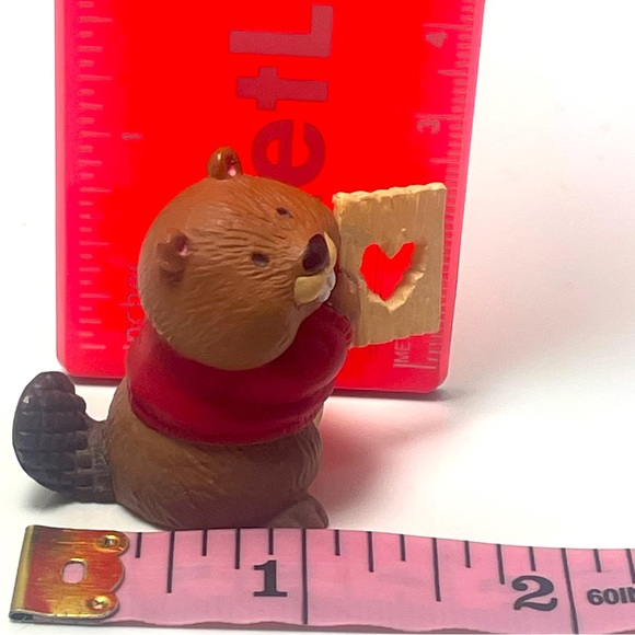 BNWT Vintage 1993 Hallmark Merry Miniature Beaver with Heart Cut Out - Picture 5 of 11